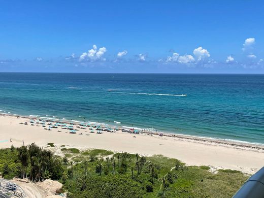 Residential complexes in Palm Beach Shores, Palm Beach