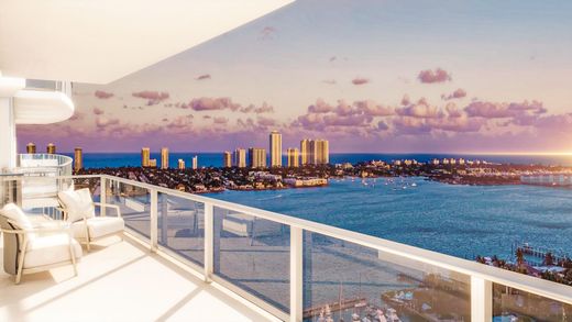Residential complexes in Lake Park, Palm Beach