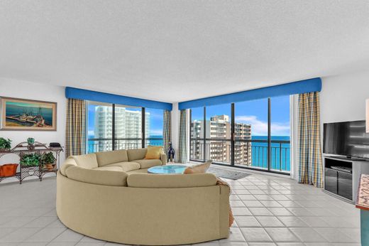 Residential complexes in Palm Beach Shores, Palm Beach