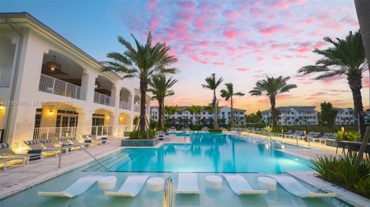 Residential complexes in Lake Worth, Palm Beach