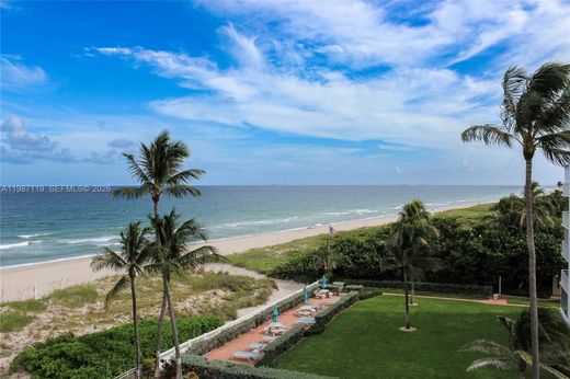 Residential complexes in Lauderdale by the sea, Broward County