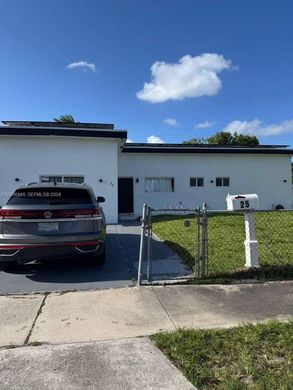 Villa - Miami Gardens, Miami-Dade County