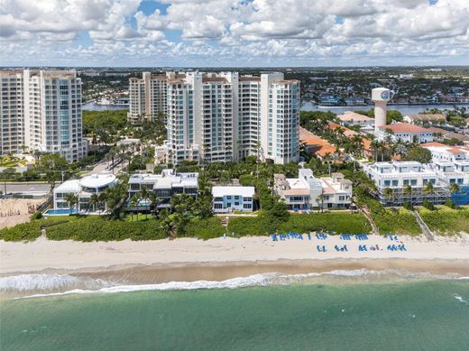 Residential complexes in Highland Beach, Palm Beach