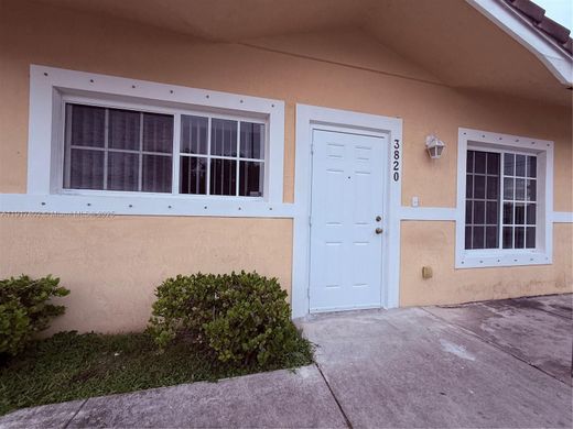 Residential complexes in Pembroke Park, Broward County