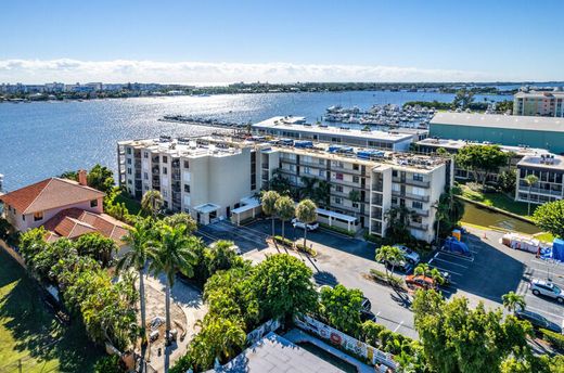 Lantana, Palm Beach Countyのアパートメント・コンプレックス