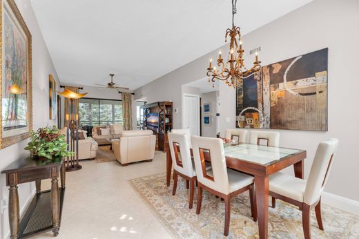 Residential complexes in Boca Raton, Palm Beach