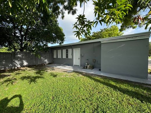 Residential complexes in Plantation, Broward County