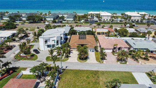 Villa in Belleair Beach, Pinellas County