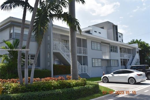 Residential complexes in Bay Harbor Islands, Miami-Dade