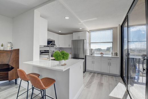 Residential complexes in Delray Beach, Palm Beach