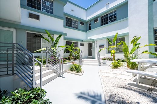 Residential complexes in Miami Beach, Miami-Dade