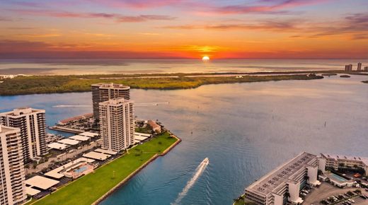 Residential complexes in North Palm Beach, Palm Beach