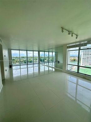 Residential complexes in Miami Beach, Miami-Dade