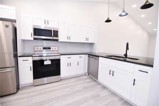 Residential complexes in Delray Beach, Palm Beach
