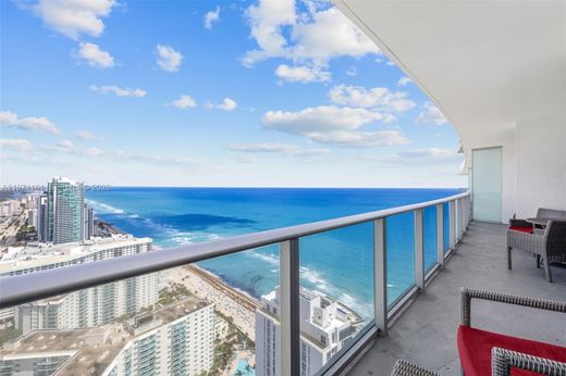 Residential complexes in Hollywood, Broward County