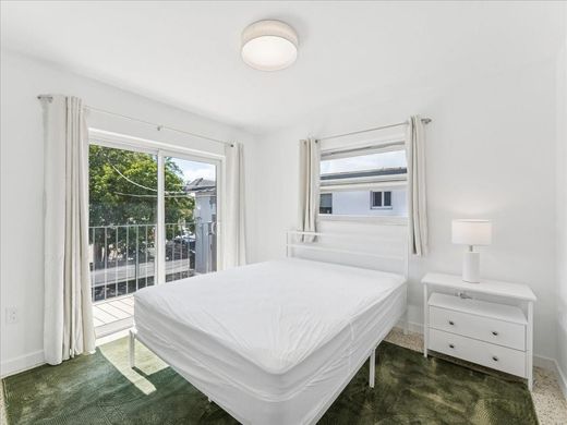 マイアミ, Miami-Dade Countyのアパートメント・コンプレックス