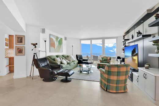 Residential complexes in Boca Raton, Palm Beach