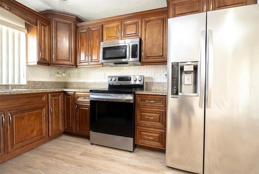 Residential complexes in Hialeah, Miami-Dade