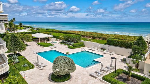 Residential complexes in Palm Beach, Florida