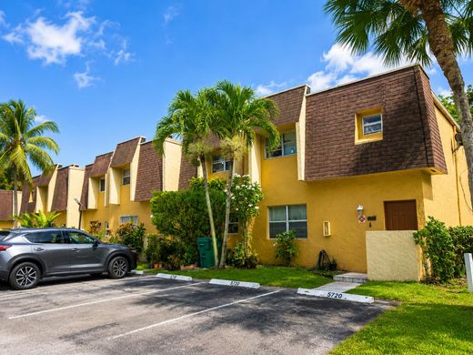 Residential complexes in Lauderhill, Broward County
