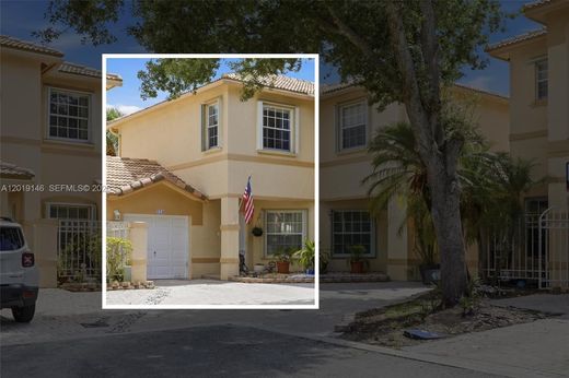 Townhouse in Pembroke Pines, Broward County