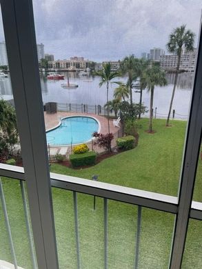 Complexes résidentiels à Hallandale Beach, Comté de Broward