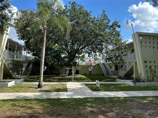 Жилой комплекс, Miami Springs, Miami-Dade County