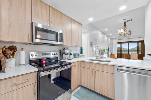 Residential complexes in Boca Raton, Palm Beach