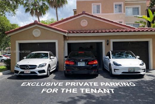 ミラマー, Broward Countyのアパートメント・コンプレックス