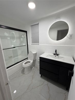 Жилой комплекс, Surfside, Miami-Dade County