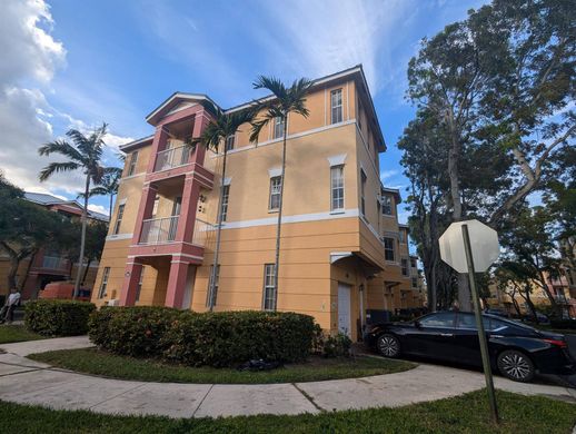 Townhouse in Royal Palm Beach, Palm Beach