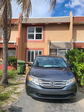 Townhouse in Miami Gardens, Miami-Dade