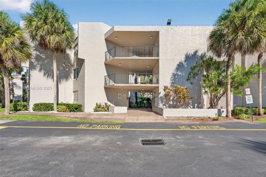 Residential complexes in Coral Springs, Broward County