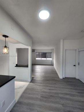 Residential complexes in Miami Beach, Miami-Dade