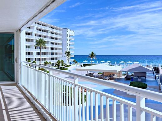 Residential complexes in South Palm Beach, Palm Beach