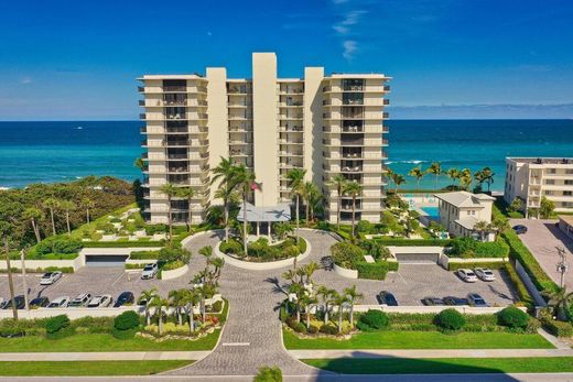 Residential complexes in Tequesta, Palm Beach