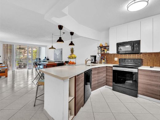 Residential complexes in Miami, Miami-Dade