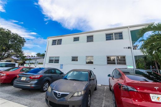 Residential complexes in Lake Worth, Palm Beach