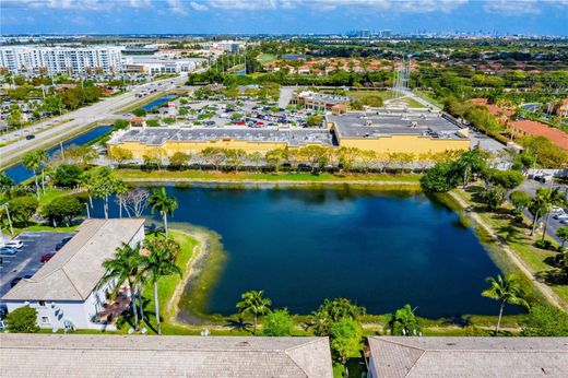 Doral, Miami-Dade Countyのアパートメント・コンプレックス