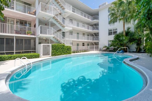 Residential complexes in Palm Beach, Florida