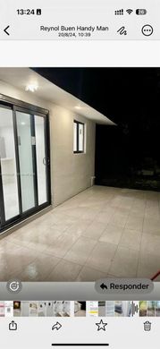 Willa w Miami Heights Trailer Park, Miami-Dade County