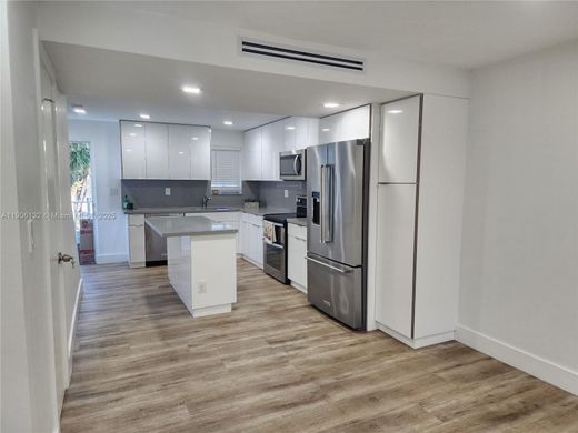 ハイアリア, Miami-Dade Countyのアパートメント・コンプレックス