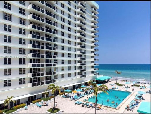 Residential complexes in Hollywood, Broward County