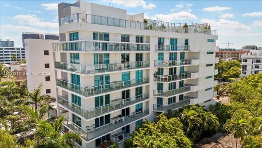 Residential complexes in Bay Harbor Islands, Miami-Dade