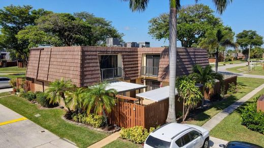 ‏בית בעיר ב  Palm Springs, Palm Beach County