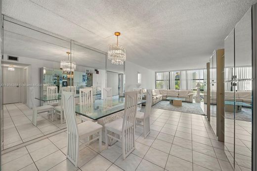 Wohnkomplexe in Hallandale Beach, Broward County