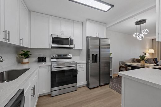 Residential complexes in Boca Raton, Palm Beach