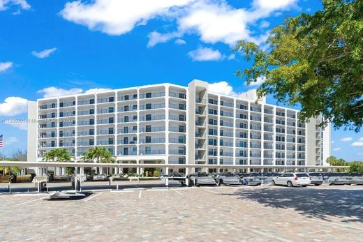 Residential complexes in Deerfield Beach, Broward County