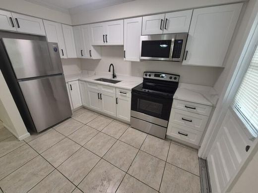 Residential complexes in Hollywood, Broward County