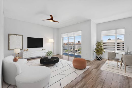 Residential complexes in Boca Raton, Palm Beach